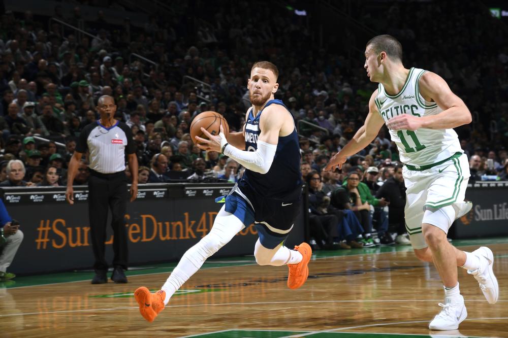 球飞入球网 球飞入球网