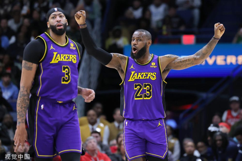 詹姆斯与考 詹姆斯与考